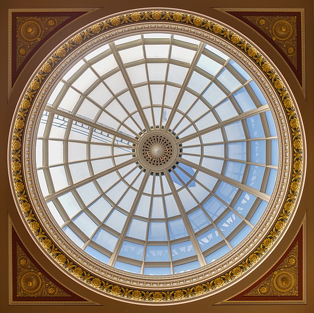 Стеклянный купол над вестибюлем Лондонской Национальной галереи