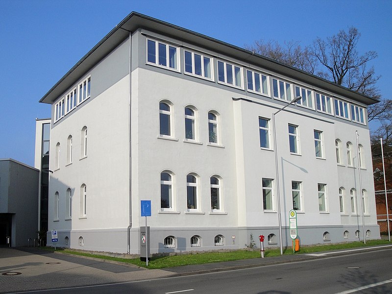 File:Bünde Amtsgericht.jpg