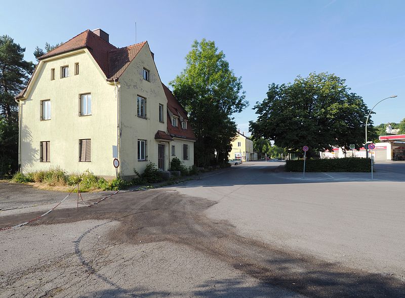 File:Bahnhof Schongau ehemaliges Bahnmeisterei-Gebäude (6).jpg