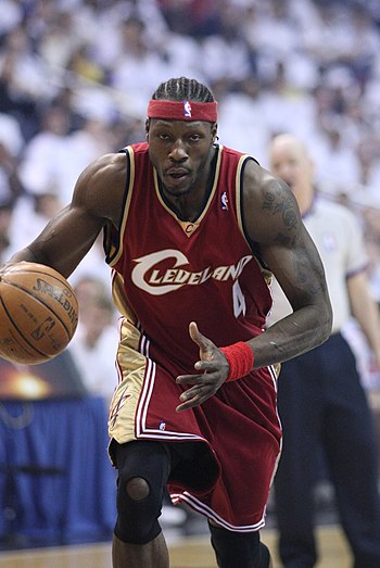 English: Ben Wallace playing with the Clevelan...