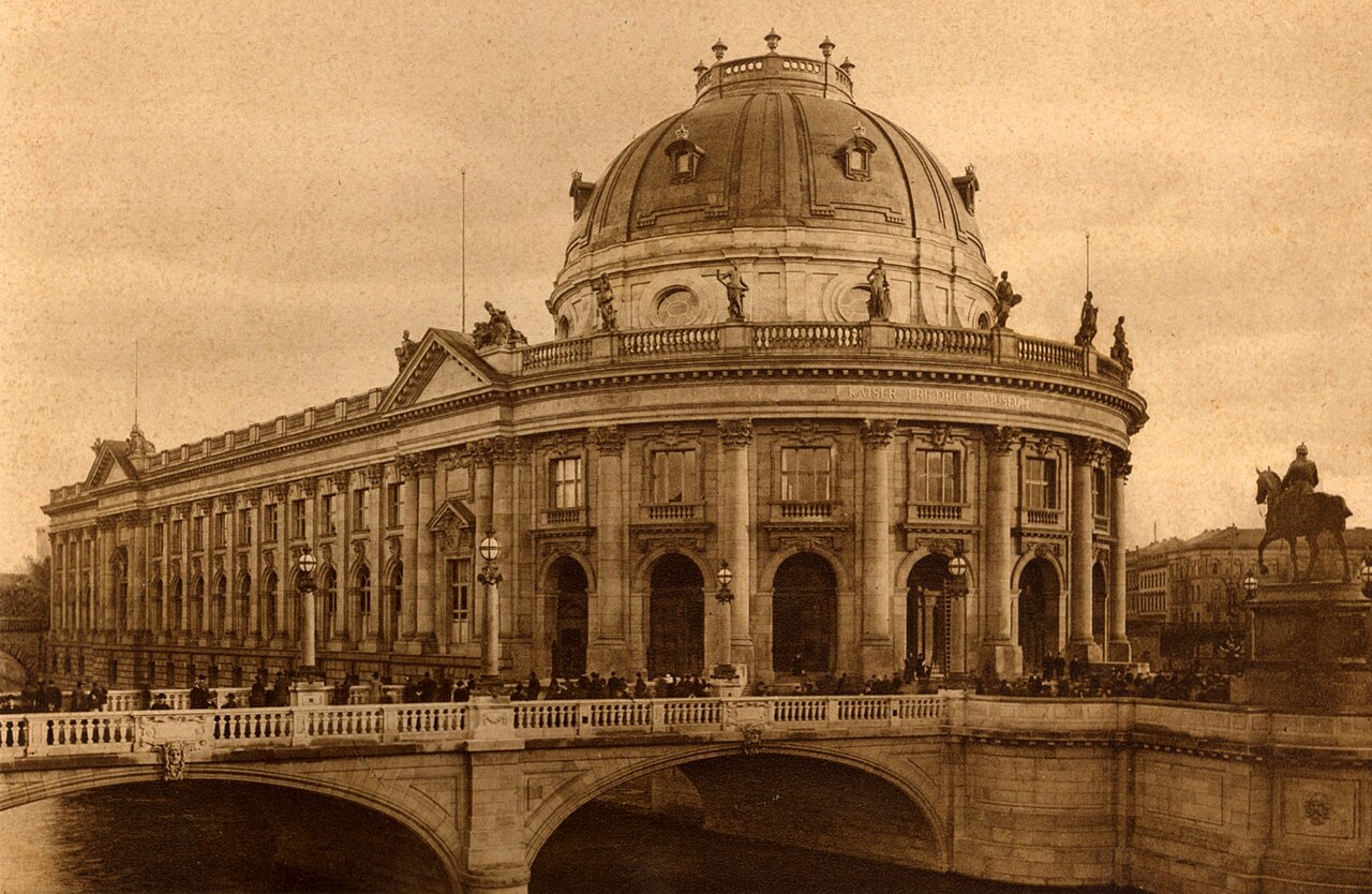 Bode Museum 1280px-Berlin_Monbijoubruecke_und_Bodemuseum_1904