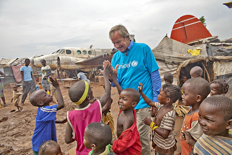 File:Bjørn Kjos with children in Bangui.jpg