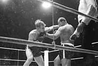 Jürgen Blin (links) gegen Peter Weiland (rechts) um die Deutsche Meisterschaft im Schwergewicht in Kiel; 1968