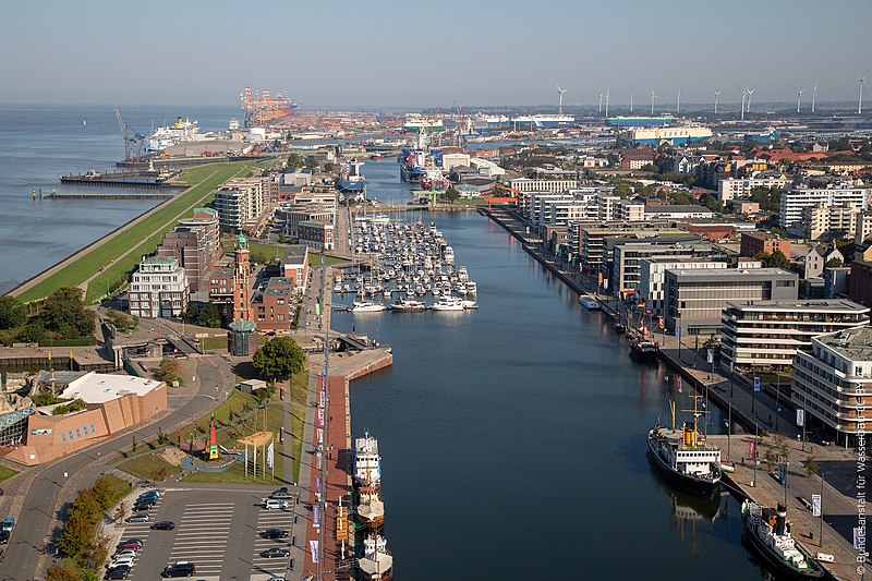 File:Bremerhaven Sail City Weser (49613318687).jpg