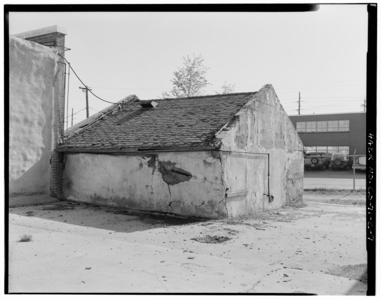 File:Building -4, west (left) and south (right) sides, smaller concrete structure, southwest corner of Building -4, looking northeast. - S. W. Shattuck Chemical Company, HAER COLO,16-DENV,65C-7.tif