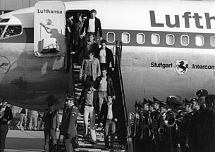 Stuttgart landed at Cologne Bonn Airport on 18 October 1977, with State Minister Hans-Jurgen Wischnewski and GSG 9 team (pictured) onboard. The rescued hostages returned on a separate Lufthansa plane named Koln. Photograph by Ludwig Wegmann Bundesarchiv B 145 Bild-F051866-0010, "Landshut"-Entfuhrung, Ruckkehr GSG 9.jpg