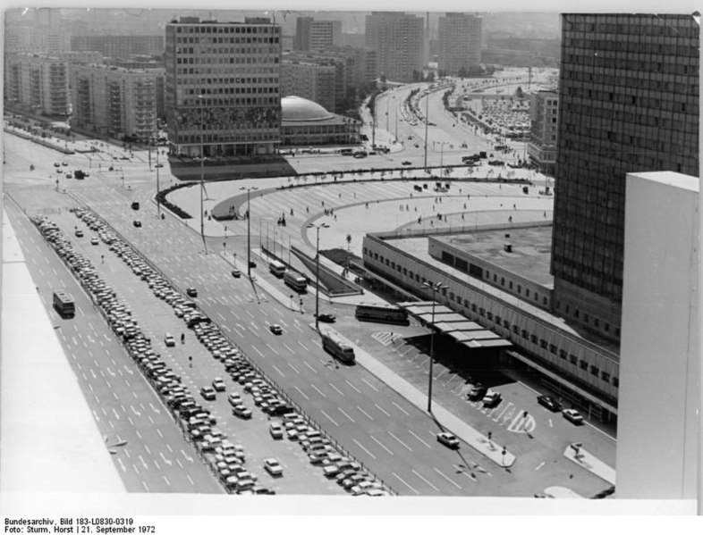 File:Bundesarchiv Bild 183-L0830-0319, Berlin, Alexanderplatz, "Haus des Lehrers".jpg