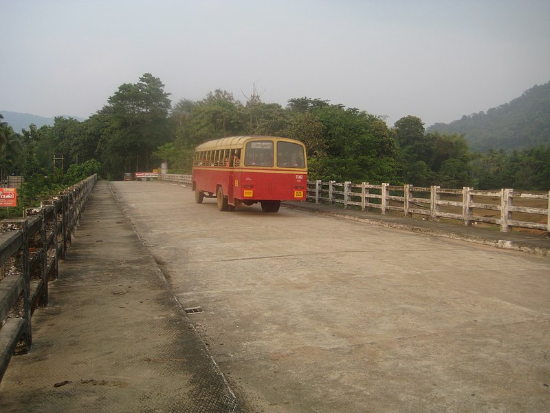 File:Bus on Thattekad Bridge - തട്ടേക്കാട് പാലത്തിൽ ബസ്.JPG