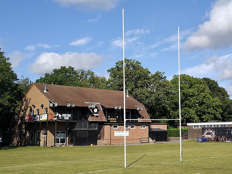 File:Camberley RFC pavilion, Watchetts Recreation Ground, Camberley, Surrey.jpg