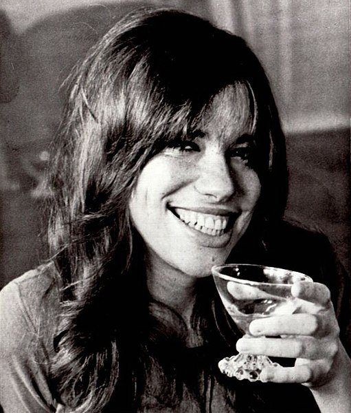 Carly Simon sang the theme song, "Nobody Does It Better".