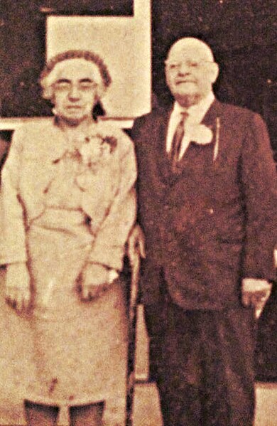 File:Carmelo Arcudi (1889-1980) and Mary Carmela Passafiume (1899-1997) portrait.jpg
