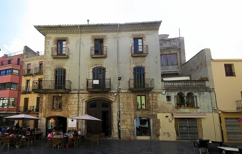 File:Casa Miquel - façana2.jpg