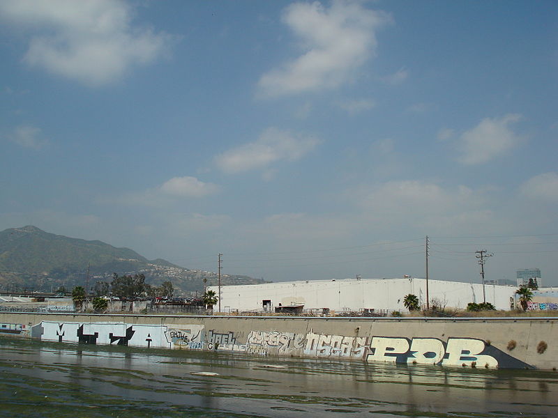 File:Channelized river in Los Angeles -a.jpg