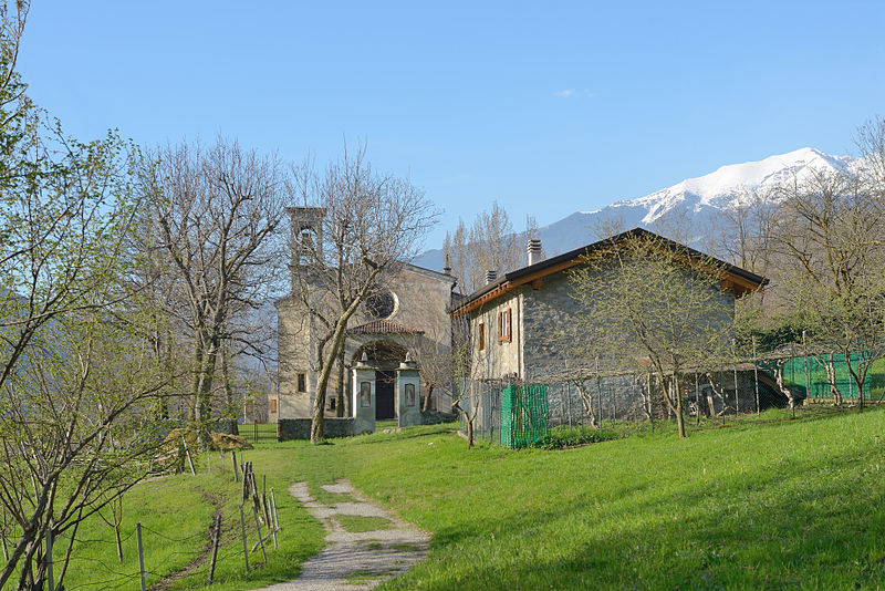 File:Chiesa delle Sante Faustina e Liberata casa colonica.JPG