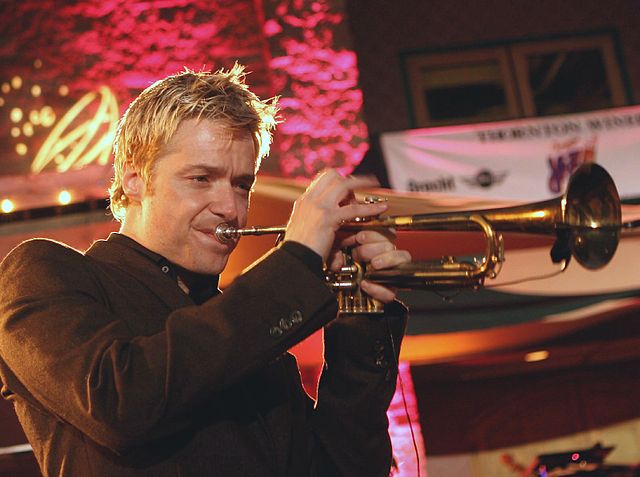 Botti performing in 2006