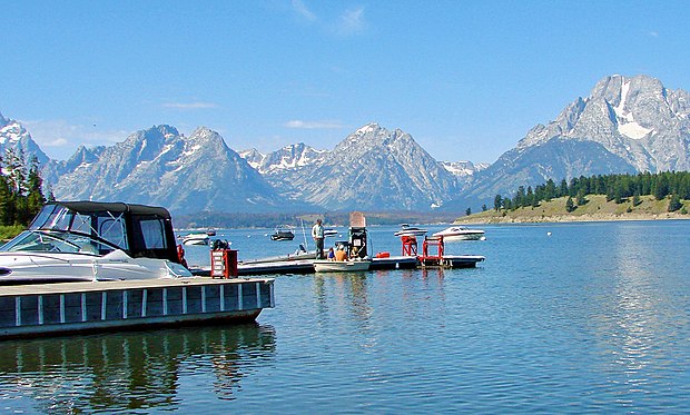 Focus lakes. Озеро Гранд лье. Graham Lake Focus. Озеро Траун. Фирма Grand Lake.