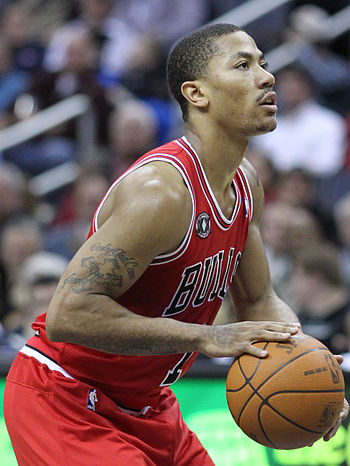Derrick Rose #1 of the Chicago Bulls at the Ve...