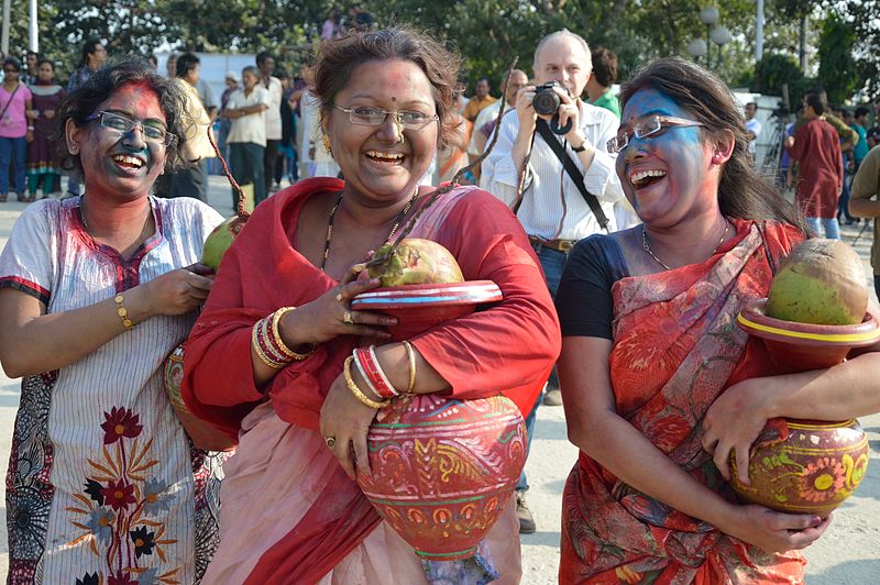 File:Devotees - Durga Idol Immersion Ceremony - Baja Kadamtala Ghat - Kolkata 2012-10-24 1518.JPG