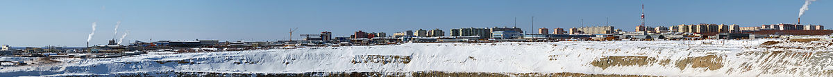 Панорама на града от мина „Мир“.