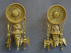 Paire de boucles d'oreilles hellénistiques. Or, 330-300 AEC. British Museum