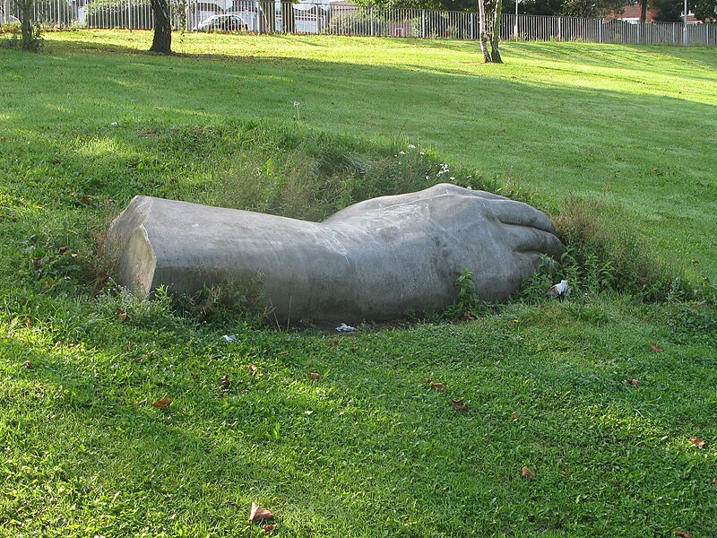 File:Dudley Giant Hand.JPG