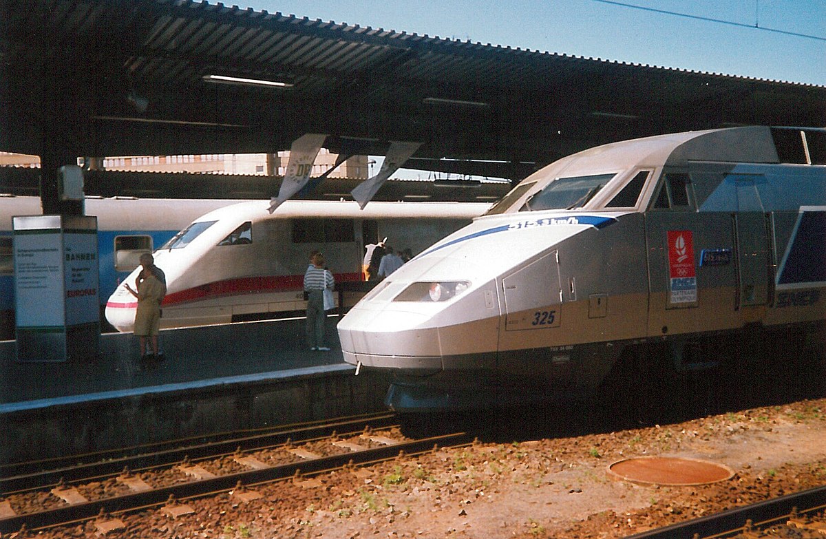 File:Locomotive électrique TGV.jpg - Wikimedia Commons