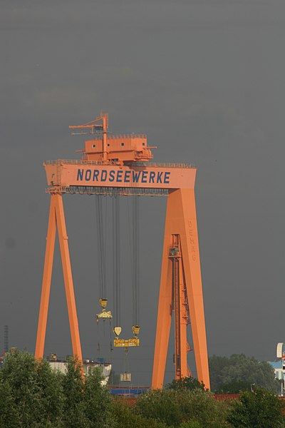 File:EmdenNordseewerkeBockkran.jpg