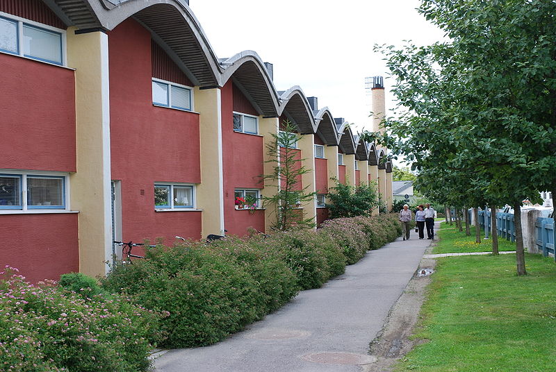 File:Erskine Gyttorp Terrace houses 01.JPG