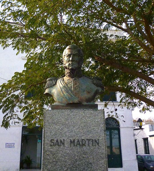 File:EstatuaSanMartinColonia.jpg