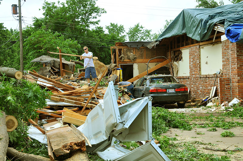 File:FEMA - 44293 - Tornado damage in Oklahoma.jpg