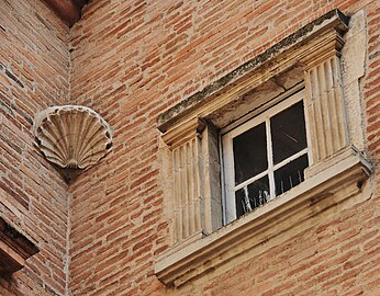 Fenêtre Renaissance de la tour.