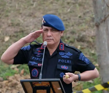 An Indonesian National Police general giving a salute Firli Bahuri Kapolda.png
