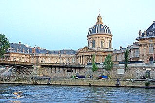 L'edificio barocco dell'Institut de France sul lungosenna