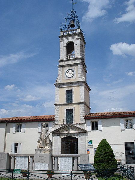 File:Ganges (Hérault, Fr) belfry and war memorial.JPG