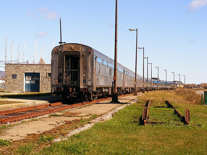 File:Gare de Gaspé train.jpg