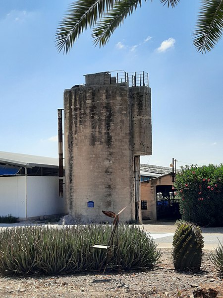 File:Gazit - The marinade tower - the Silo - 4.jpg