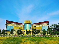 Gedung Rektorat Universitas Negeri Padang.jpg