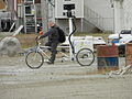 Велосипедист, снимащ за Street View, в Нунавут, Канада.