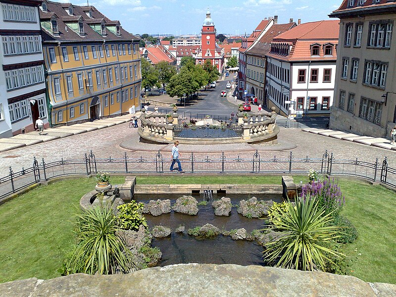 File:Gotha Wasserkunst Hauptmarkt.jpg