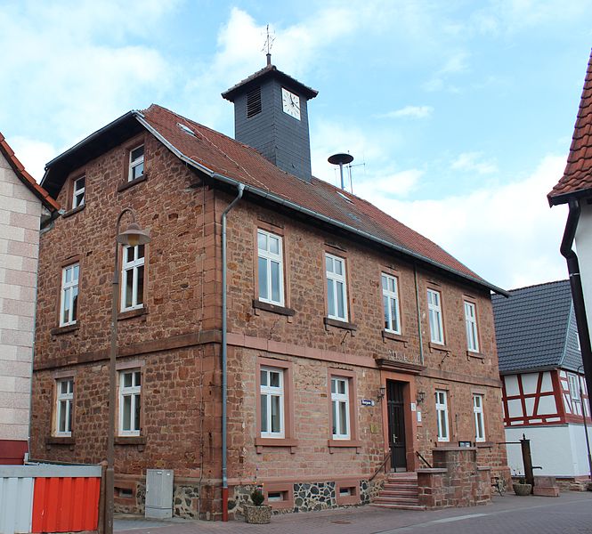 File:Gründau-Niedergründau Alte Schule (Museum).jpg