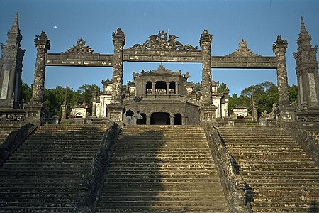 Tập_tin:Grave_khai_dinh.jpg