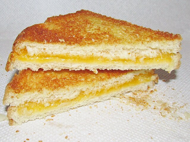 File:Grilled cheese sandwich prepared in toaster oven.jpg - Wikimedia  Commons