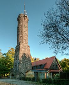 Der Höcherbergturm und das Höcherberghaus am Turm