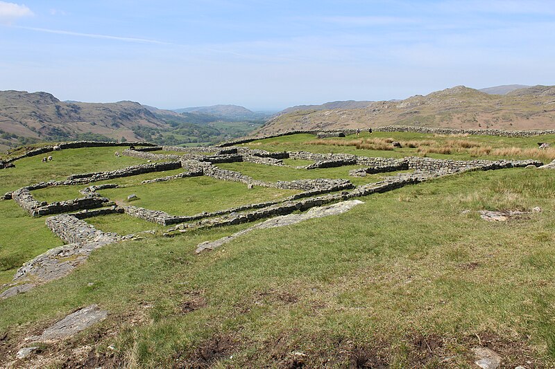 File:Hardknott Castle Principia.jpg