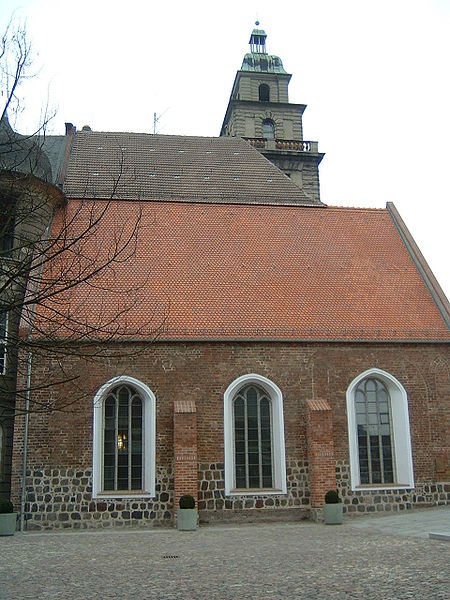 File:Heilig-Geist-Kapelle.jpg