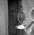 Hlebec bo šel z loparja v peč, Poljane 1957.jpg