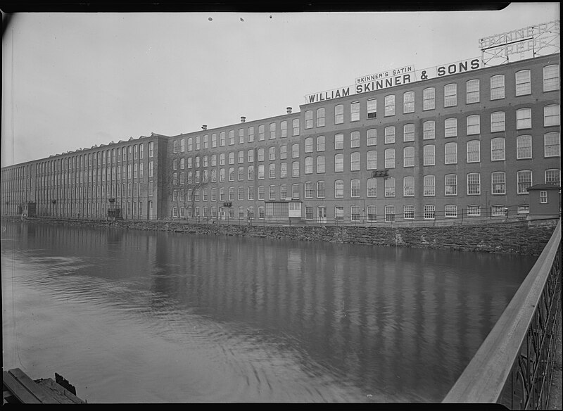 File:Holyoke, Massachusetts - Scenes. The Canal, the best tradition of a home industry, founded elsewhere and... - NARA - 518296.jpg