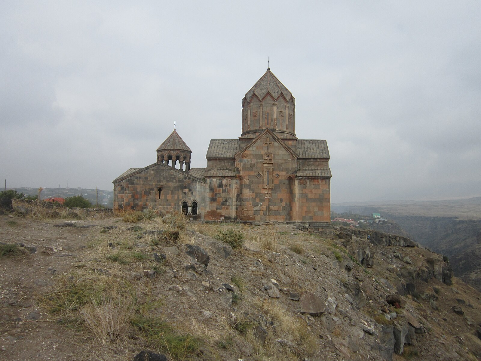 Старинный армянский храм в Марнеули