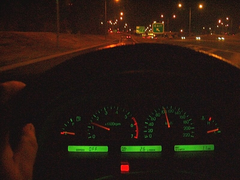 File:Instrument panel of a 1996 Holden VS Berlina sedan 01.jpg