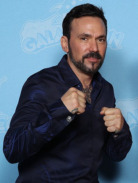 File:Jason David Frank Photo Op GalaxyCon Raleigh 2019.jpg